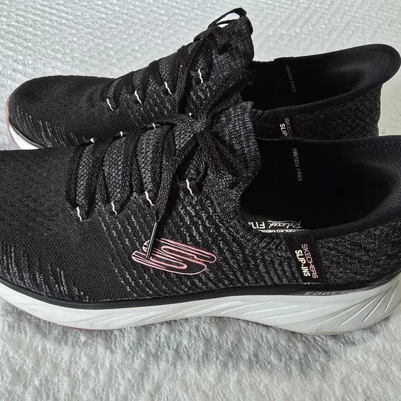 Skechers Women's Black Athletic Shoes - Picture 1 of 4